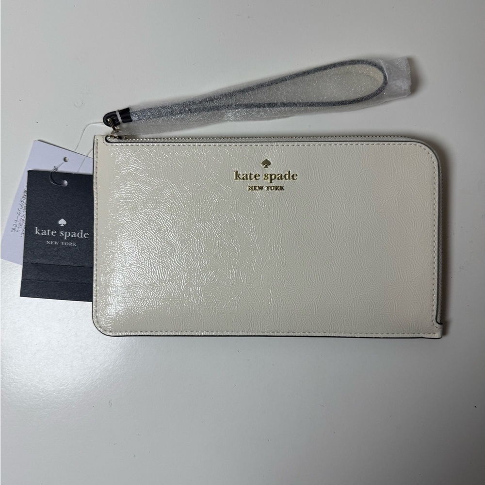 Kate spade Women’s Lucy Crinkle Patent Medium L-Zip Wristlet Meringue